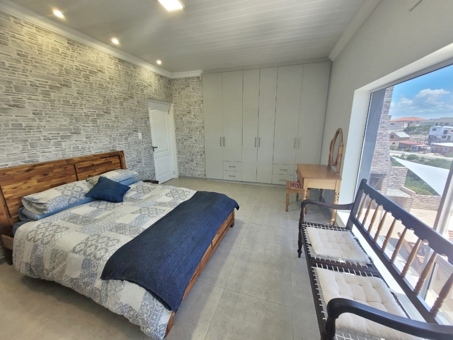 5 Bedroom Property for Sale in Struisbaai Western Cape